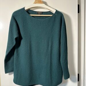 Charter Club Scoop Neck Shirttail 100% Cashmere Sweater - Emerald Medium